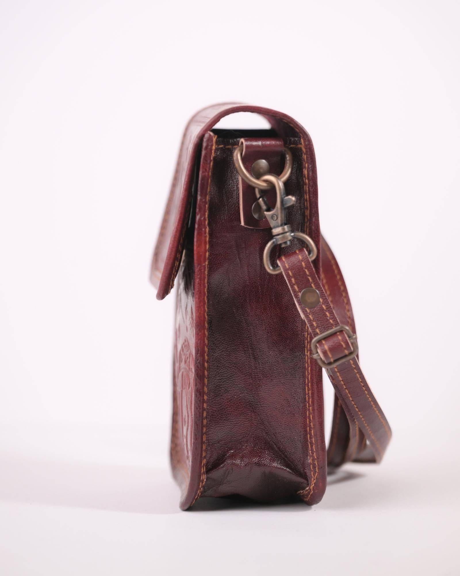 unisex Small real leather sling bag for daily essentials